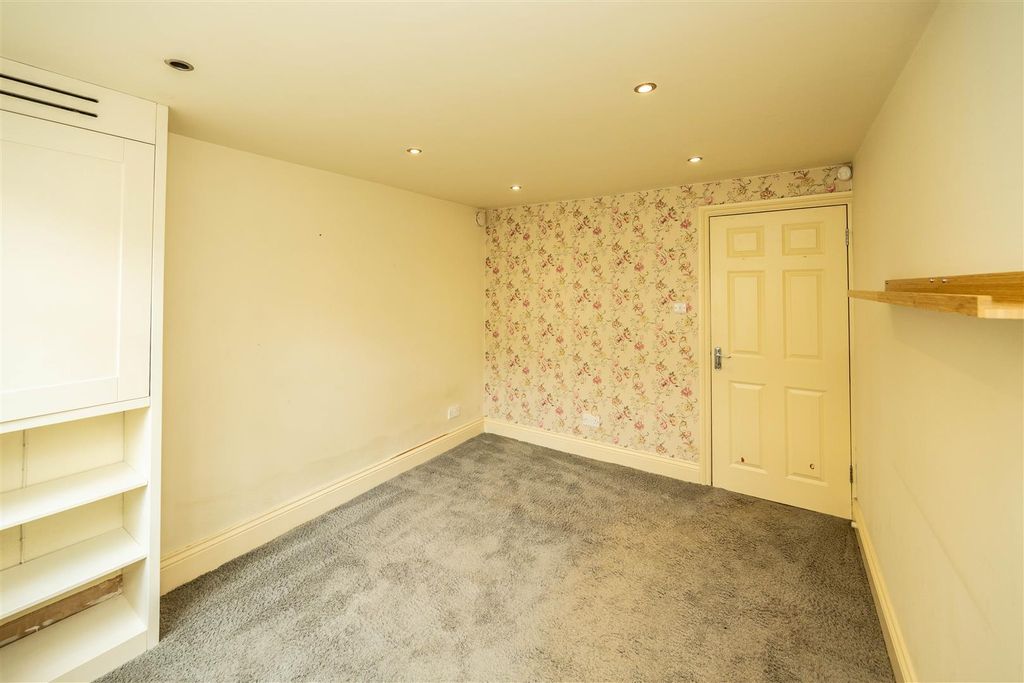 Additional image 18 of 2 bed flat for salePark Drive, Huddersfield HD1