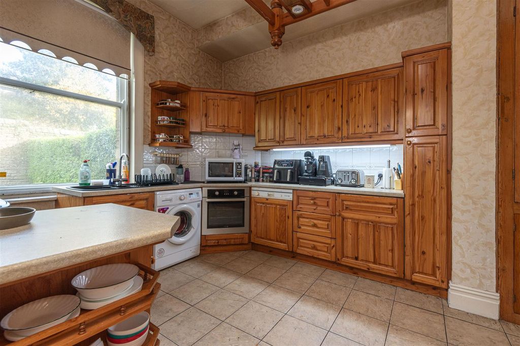 Additional image 14 of 6 bed semi-detached house for salePark Drive, Huddersfield HD1