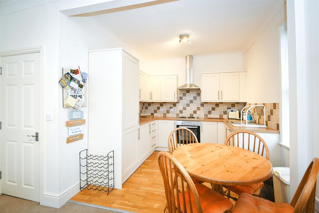 2 bed flat for saleNorthgate, Hunstanton PE36 photo 3