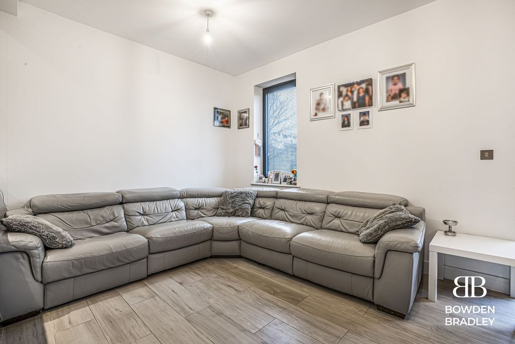 Additional image 3 of 3 bed flat for saleCranbrook Road, Ilford IG1