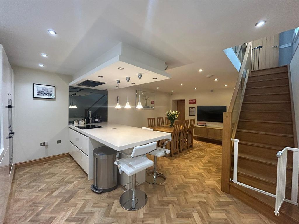 Additional image 20 of 2 bed flat for saleMottram Road, Broadbottom, Hyde SK14