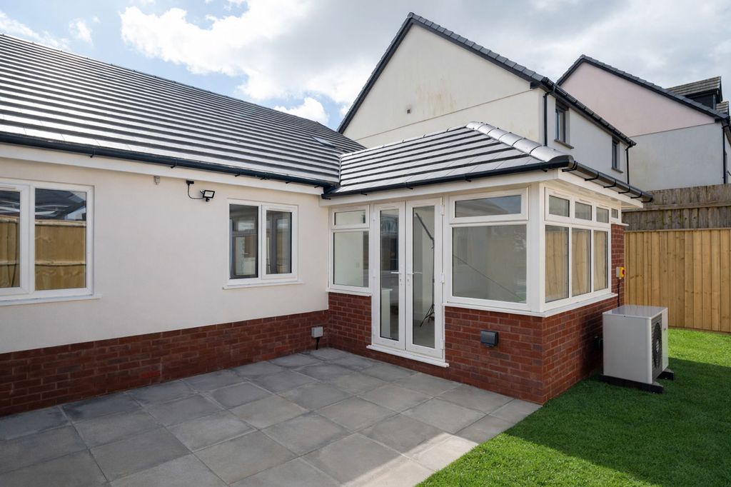 Additional image 26 of 3 bed detached bungalow for sale10-24 Llys Y Felin, Kidwelly SA17