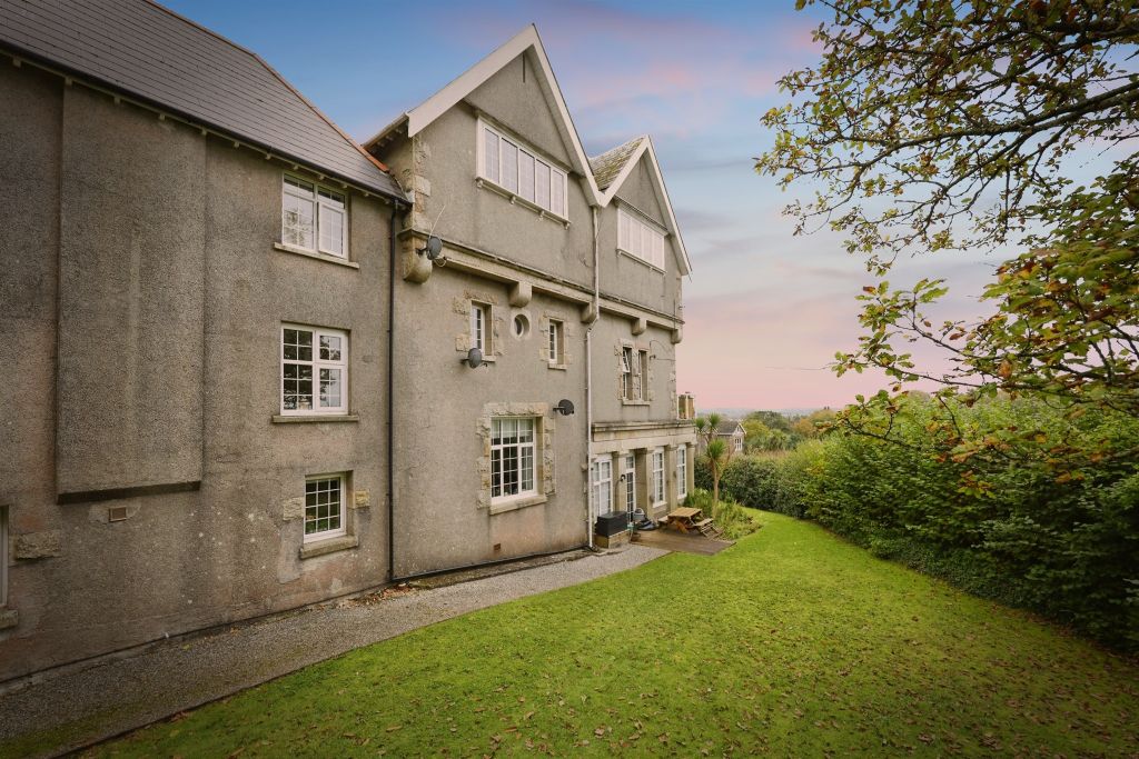 2 bed flat for saleCrescent Road, Ivybridge PL21