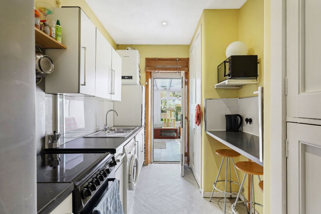 Additional image 3 of 3 bed flat for saleNorth Iverton Park Road, Johnstone, Renfrewshire PA5