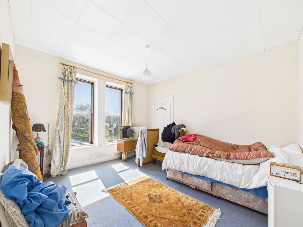 2 bed flat for saleOxford Park, Ilfracombe, Devon EX34 photo 5