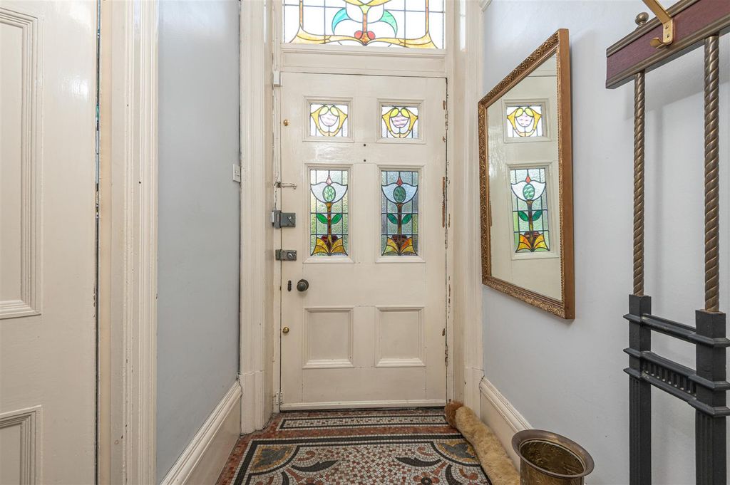 Additional image 6 of 6 bed semi-detached house for salePark Drive, Huddersfield HD1