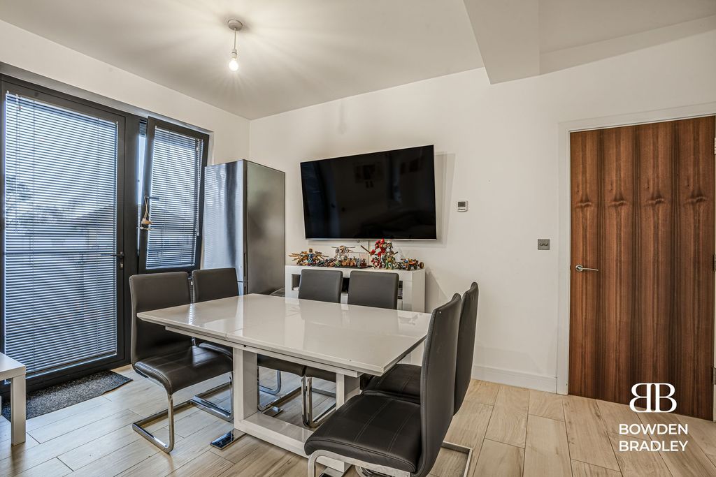 Additional image 6 of 3 bed flat for saleCranbrook Road, Ilford IG1