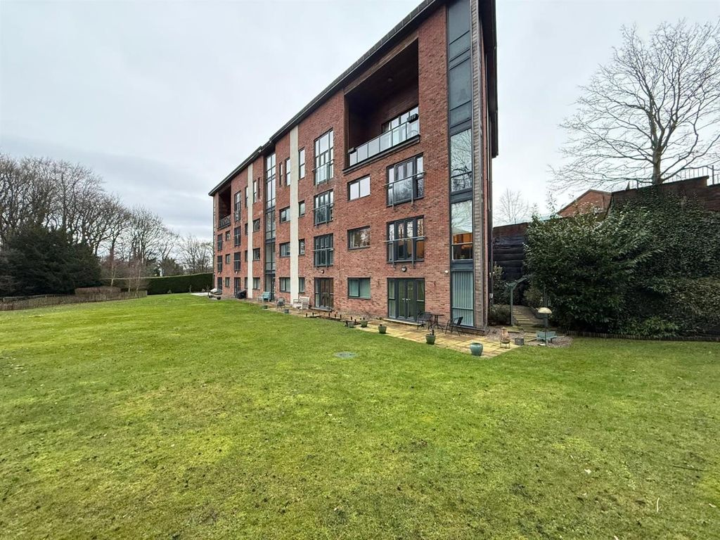 Additional image 5 of 2 bed flat for saleWalnut Close, Hyde SK14