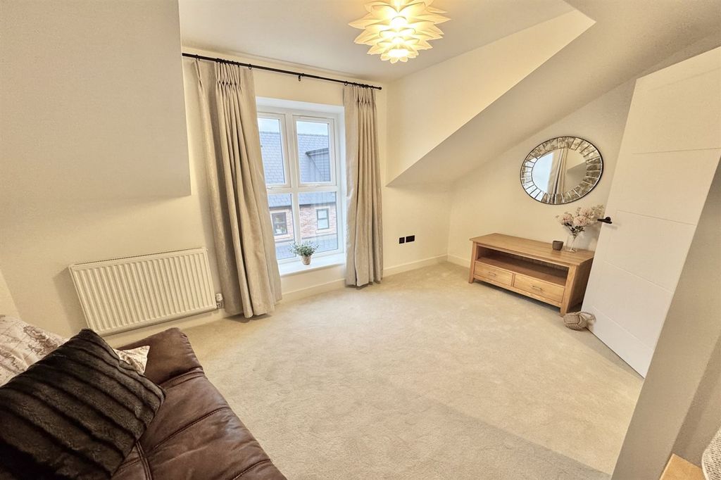 Additional image 11 of 4 bed property for saleChurch Mead, Greater Manchester SK14