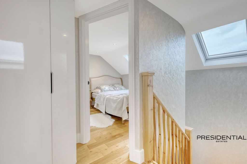 Additional image 35 of 5 bed property for saleKenwood Gardens, Gants Hill IG2