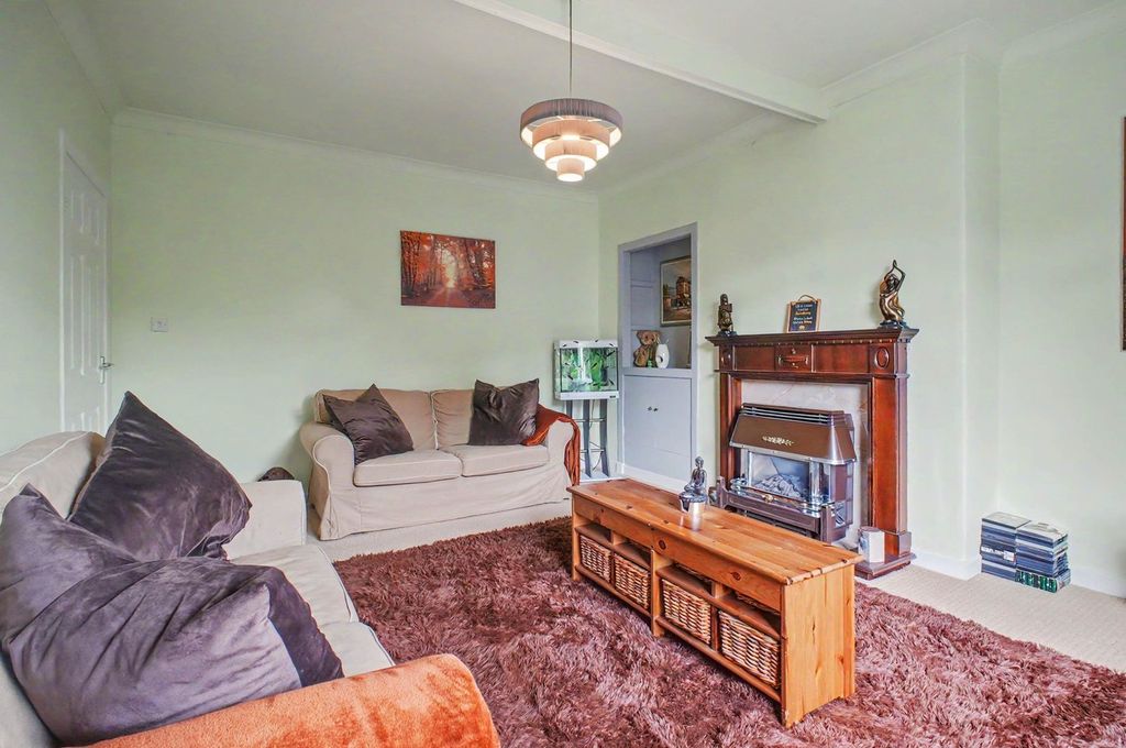 2 bed flat for saleMckinlay Crescent, Irvine KA12 photo 4