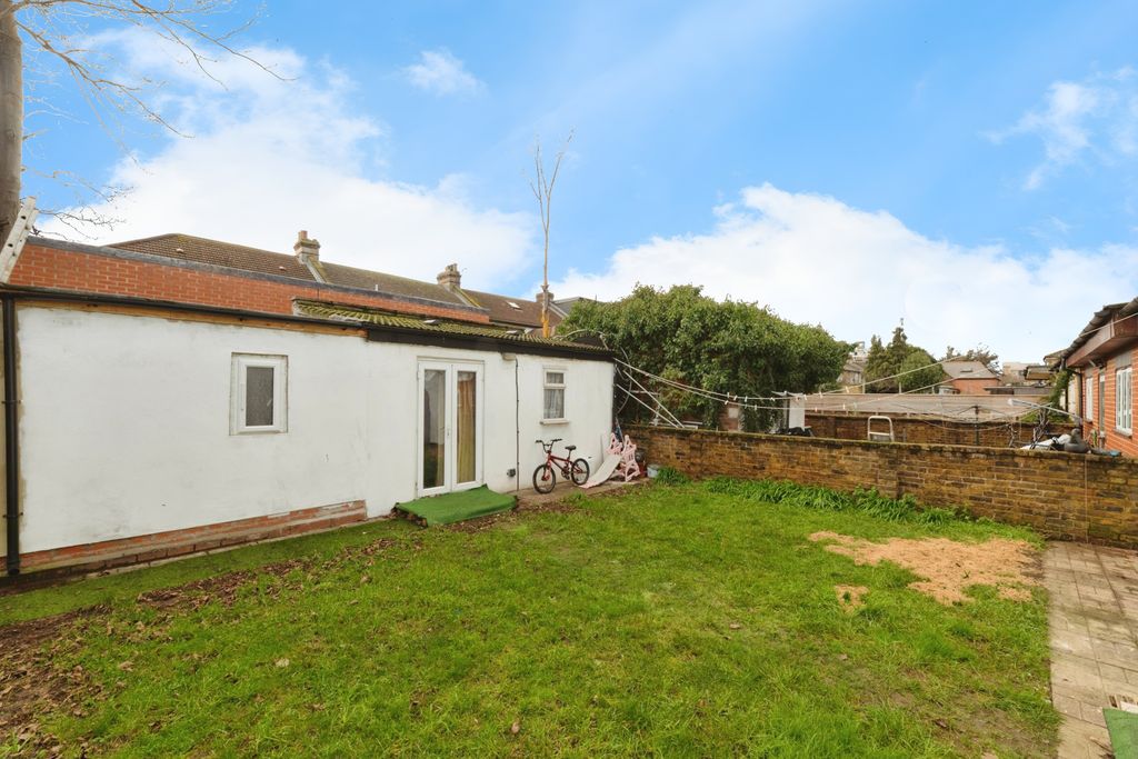 Additional image 6 of 7 bed semi-detached house for saleGrosvenor Road, Ilford IG1