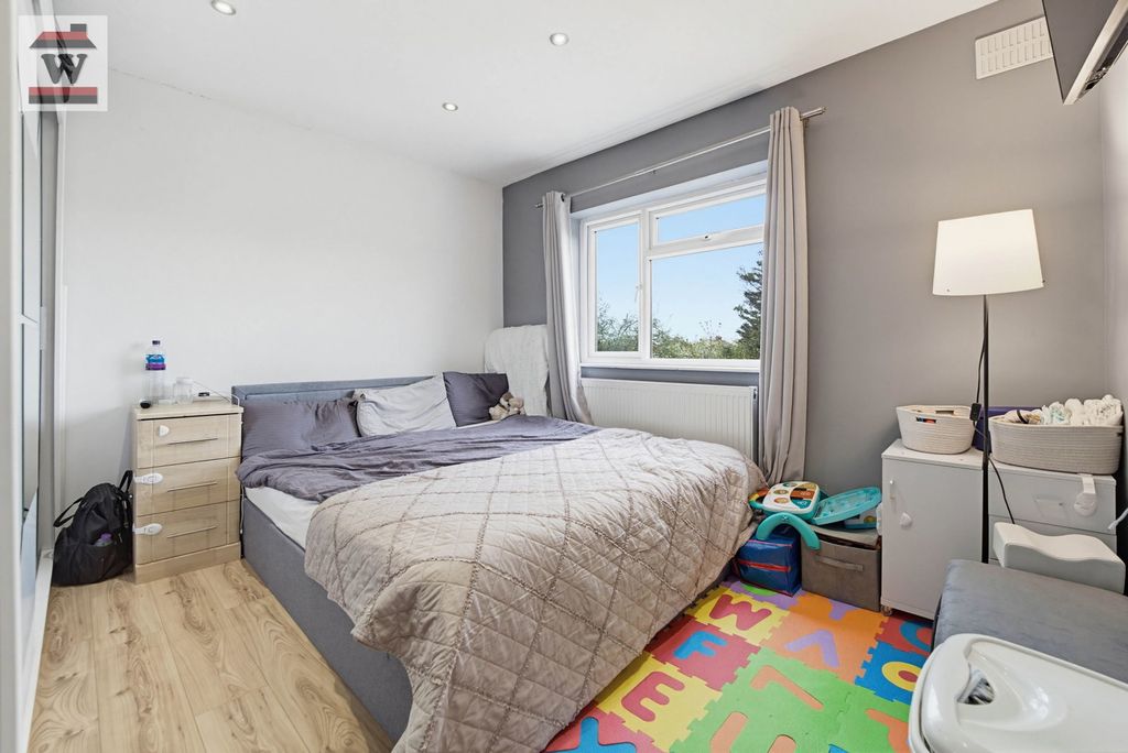Additional image 6 of 3 bed semi-detached house for saleSpring Grove Crescent, Hounslow TW3