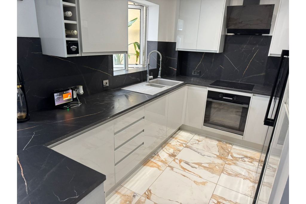 Additional image 15 of 4 bed semi-detached house for saleYork Road, Hungerford RG17
