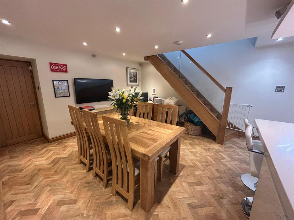 Additional image 23 of 2 bed flat for saleMottram Road, Broadbottom, Hyde SK14