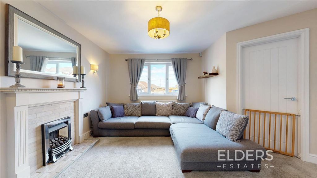 4 bed detached house for saleSummerfields Way, Shipley View, Shipley View, Ilkeston DE7 photo 3