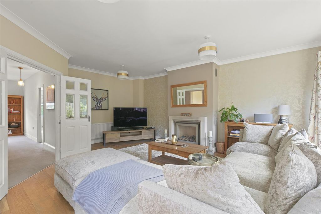Additional image 18 of 5 bed property for saleCollege Drive, Ilkley LS29