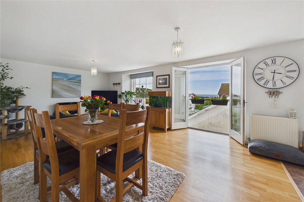 3 bed flat for saleMarket Street, Ilfracombe, Devon EX34 photo 2
