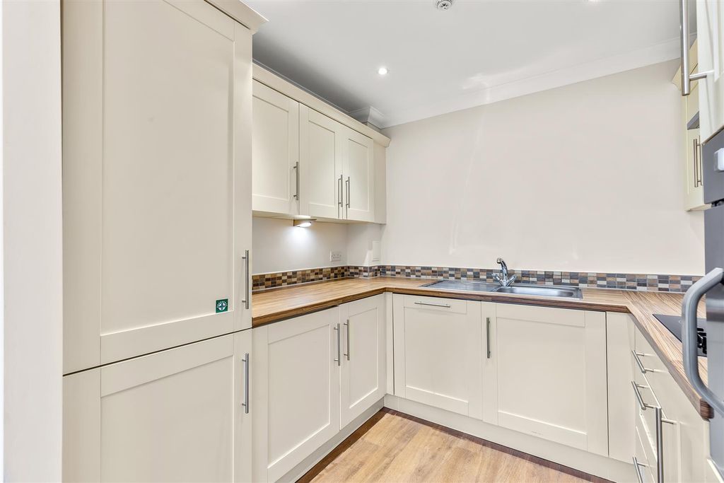 Additional image 6 of 2 bed flat for saleValley Drive, Ilkley LS29