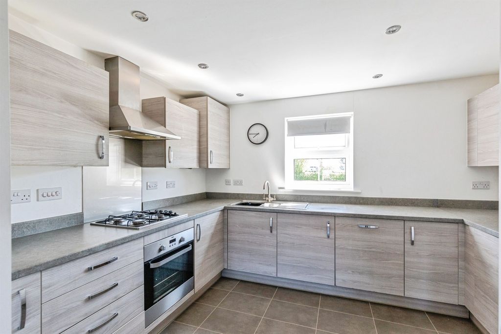 2 bed flat for saleNina Carroll Way, Kettering NN15 photo 4