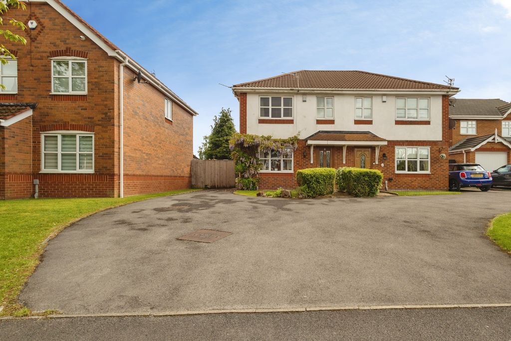 3 bed semi-detached house for saleJames Drive, Hyde, Greater Manchester SK14