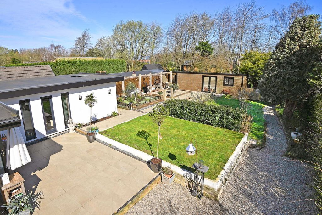 4 bed detached house for saleWetherby Road, Knaresborough HG5 photo 4