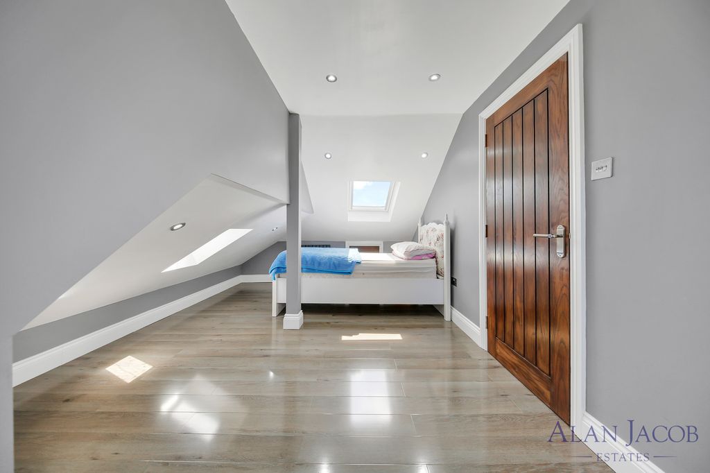 Additional image 9 of 5 bed bungalow for saleJerningham Avenue, Clayhall IG5
