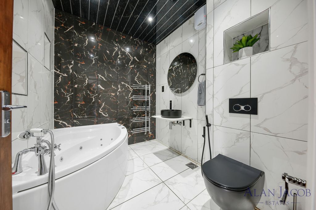 Additional image 20 of 5 bed bungalow for saleJerningham Avenue, Clayhall IG5