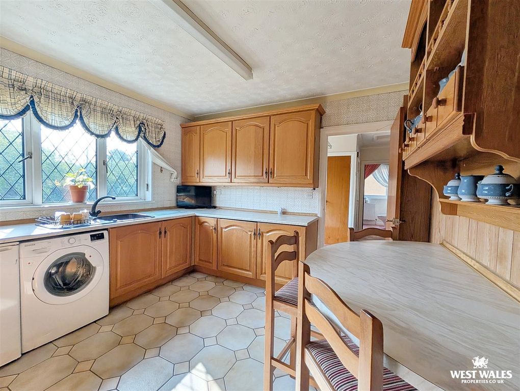 Additional image 10 of 3 bed detached bungalow for saleBanc Pendre, Kidwelly SA17