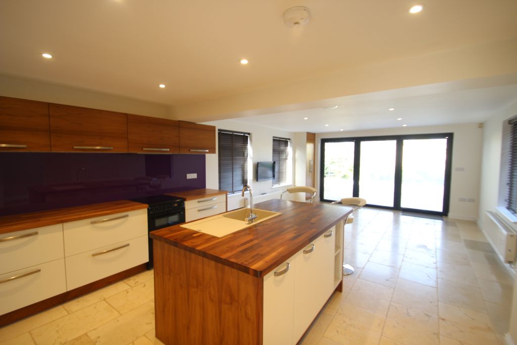 Additional image 2 of 4 bed semi-detached house for saleSanden Close, Hungerford RG17