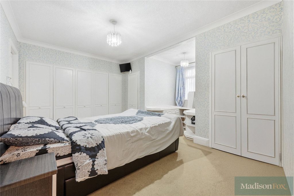 Additional image 17 of 4 bed detached house for saleTomswood Road, Chigwell, Essex IG7