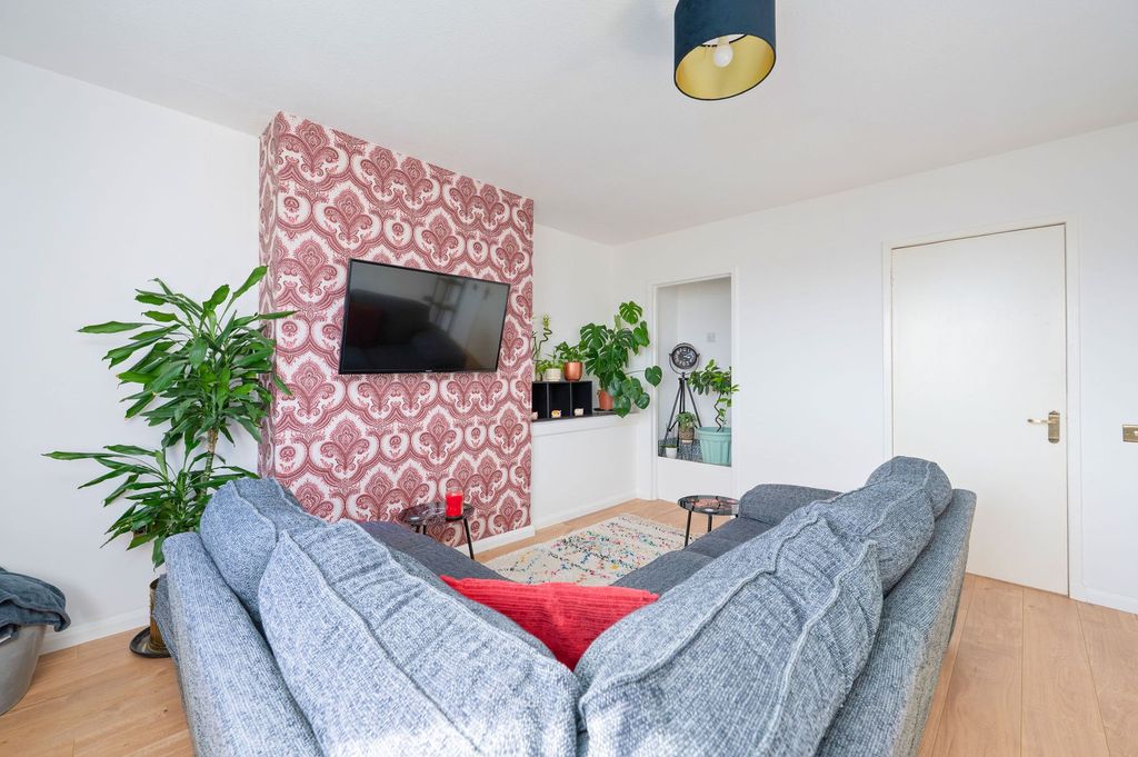 Additional image 5 of 1 bed flat for saleBack'oyards, Inverkeithing KY11