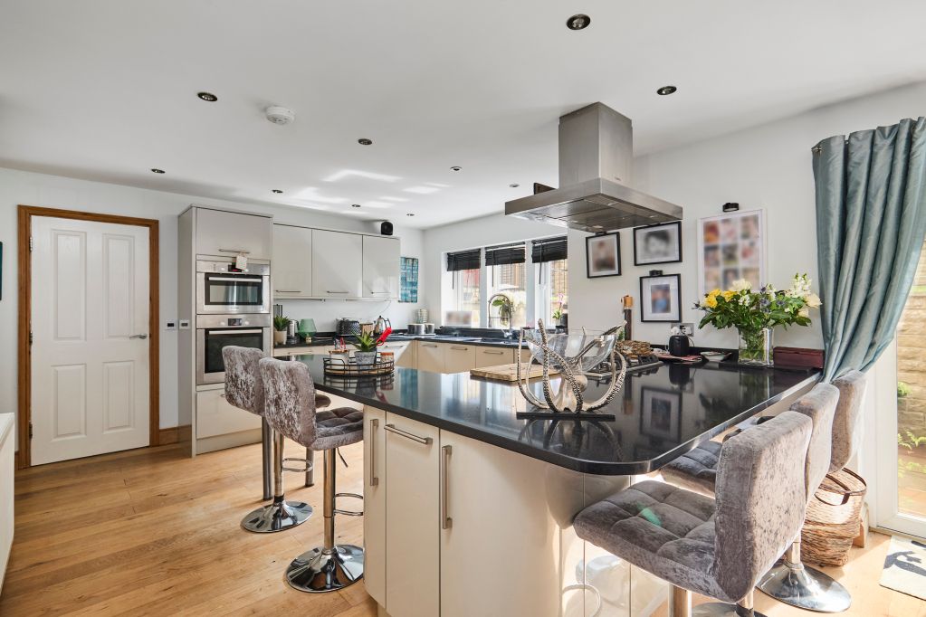 5 bed detached house for saleMyddleton View, Off Parish Ghyll Drive, Ilkley, West Yorkshire LS29 photo 4