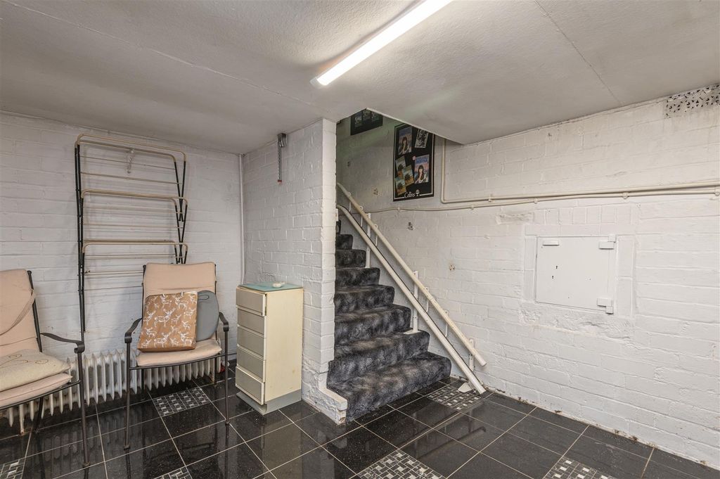 Additional image 43 of 6 bed semi-detached house for salePark Drive, Huddersfield HD1