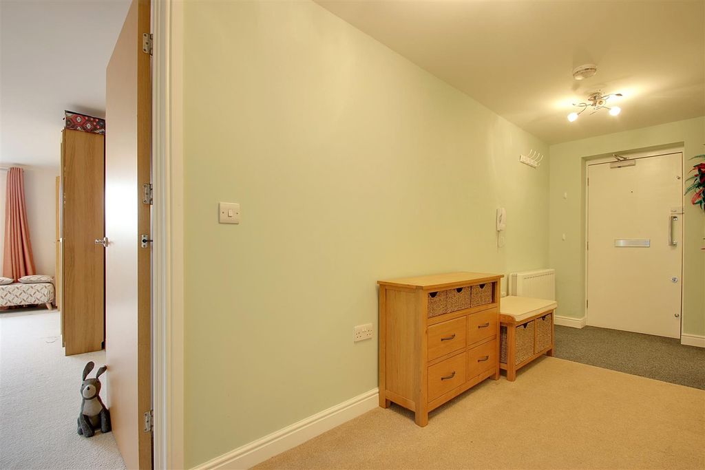 Additional image 15 of 2 bed flat for saleOvaltine Court, Kings Langley WD4