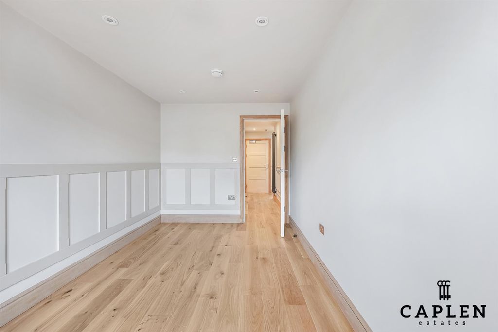 Additional image 13 of 2 bed flat for saleNew North Road, Ilford IG6