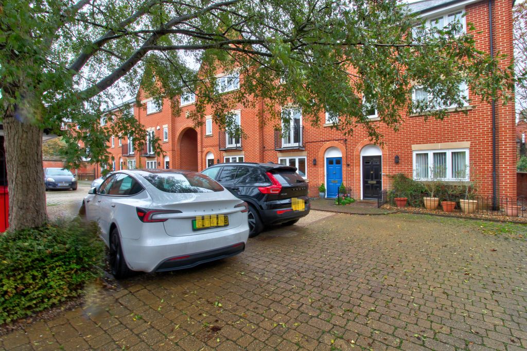 Additional image 13 of 3 bed flat for saleDevereaux Court, Ipswich IP4