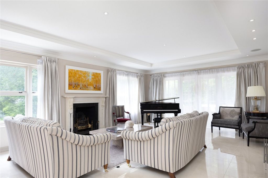 5 bed detached house for saleCarrington Close, Kingston Upon Thames, Surrey KT2 photo 4