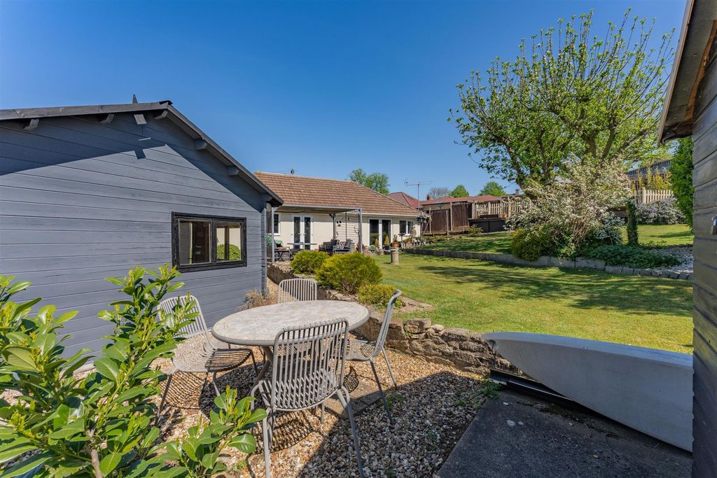 3 bed detached bungalow for saleNN16, Dene Close, Kettering