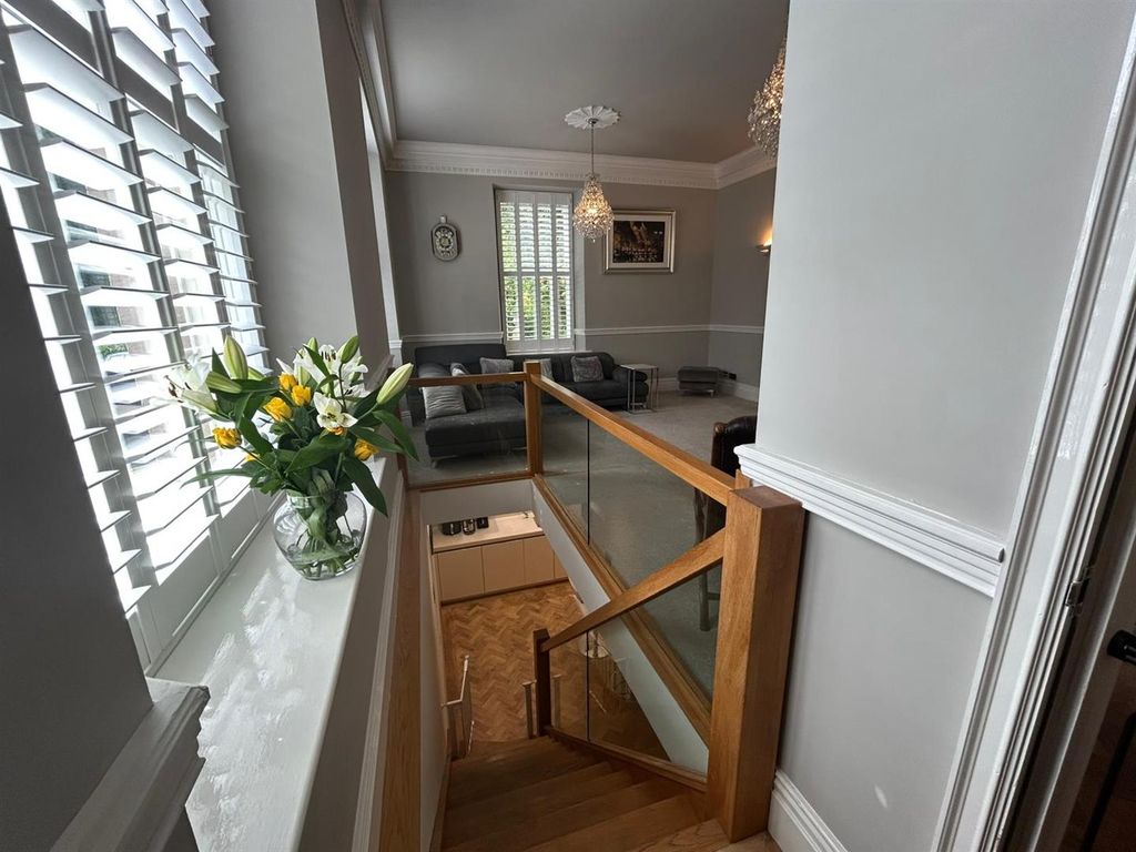 Additional image 8 of 2 bed flat for saleMottram Road, Broadbottom, Hyde SK14