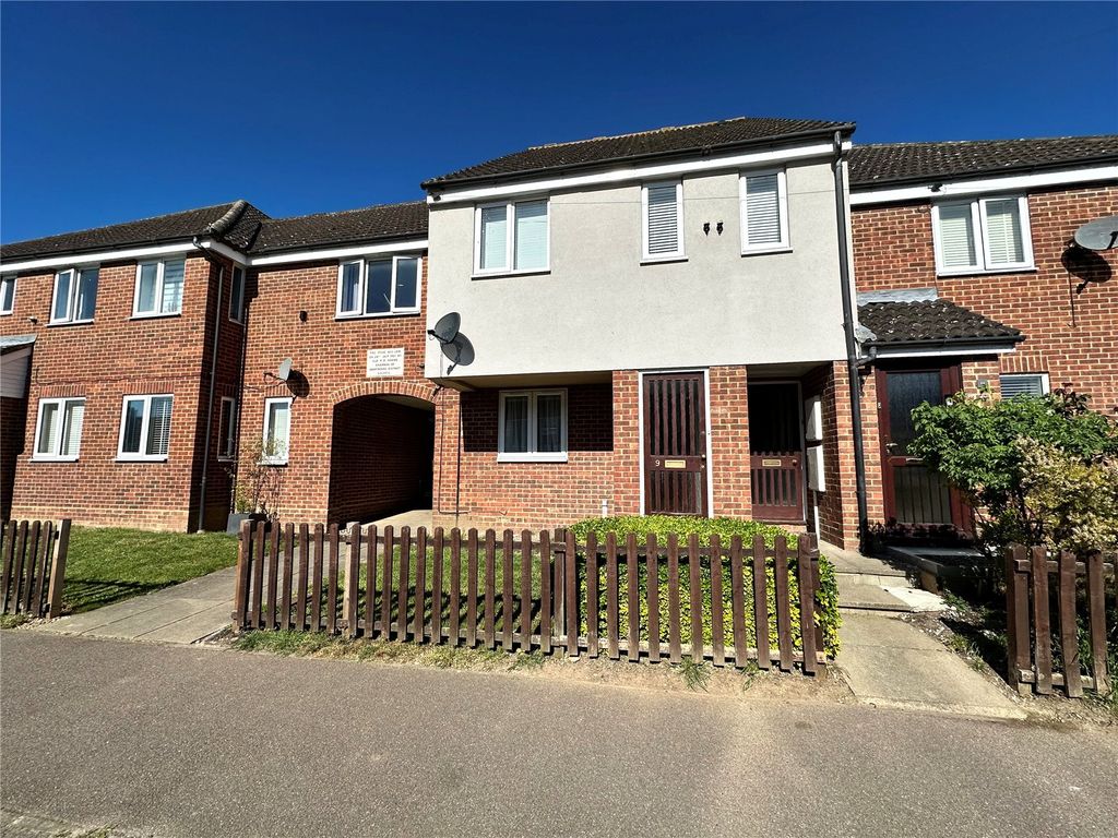 1 bed flat for salePemberton Court, Pemberton Avenue, Ingatestone, Essex CM4