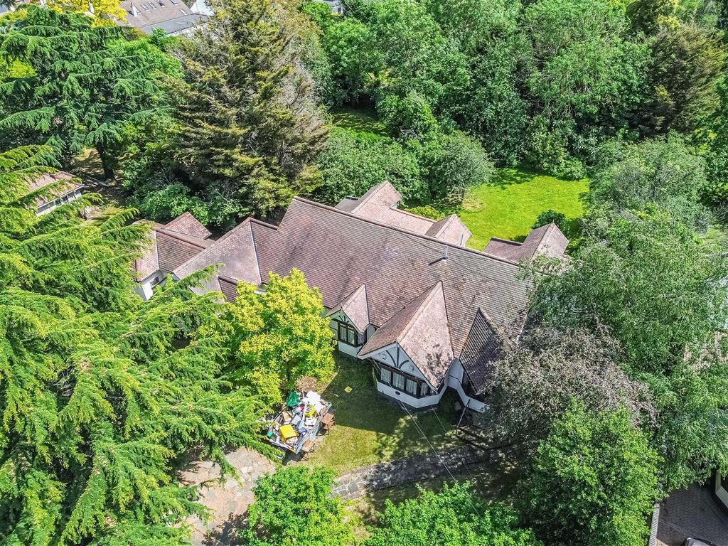6 bed bungalow for saleFrimley Road, Ilford IG3