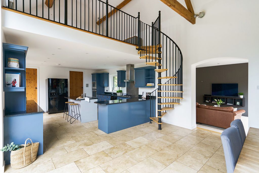 3 bed barn conversion for saleDalehouse Lane, Kenilworth CV8 photo 2