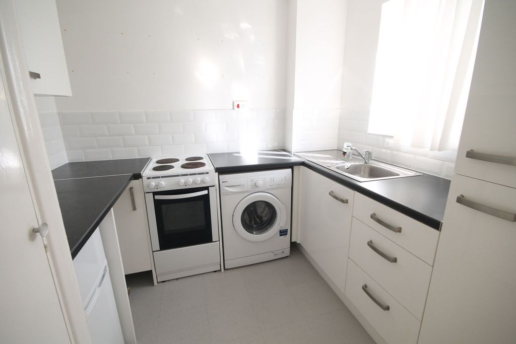 Studio for saleKilberry Close, Isleworth TW7 photo 3