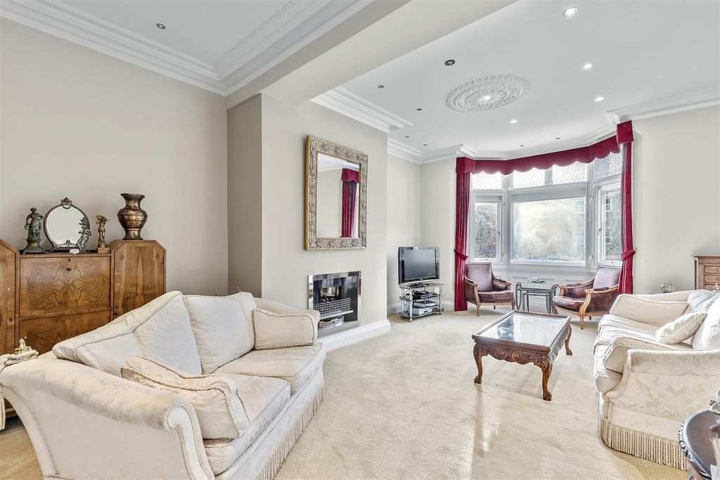 Additional image 3 of 3 bed flat for saleThe Grove, Ilkley LS29
