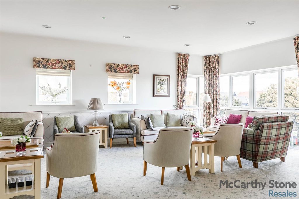 Additional image 20 of 1 bed flat for saleElm Tree Court, High Street, Huntingdon PE29