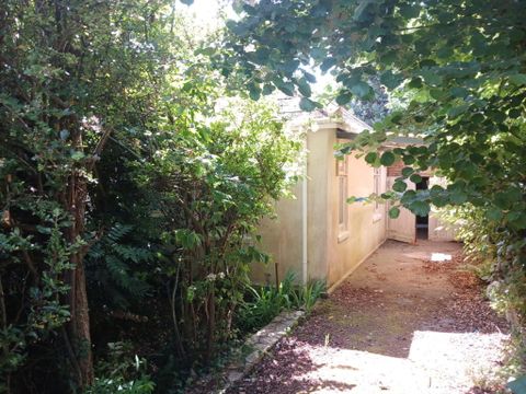 Box Road, Bath BA1