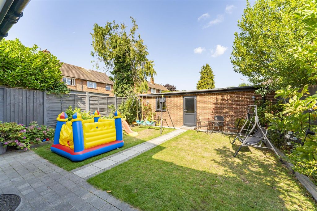 Additional image 16 of 5 bed semi-detached house for saleSt. Margarets Close, Iver SL0