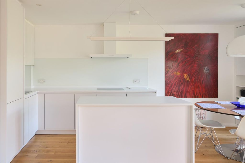2 bed flat for saleLower Square, Isleworth TW7 photo 4