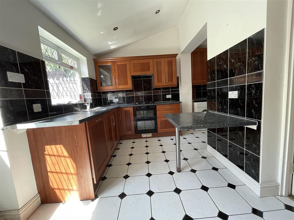 Additional image 13 of 3 bed semi-detached house for saleGresham Road, Hounslow TW3
